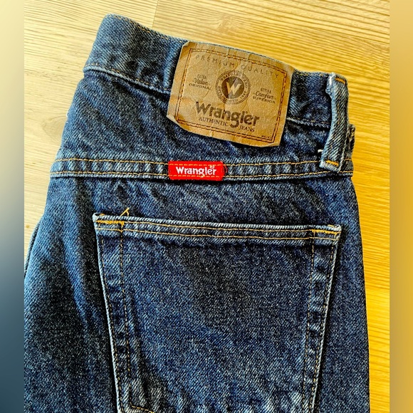 Jeans Uomo Wrangler Five Star Premium Relaxed Fit – Vintage Blue, Tessuto Flex Comodo